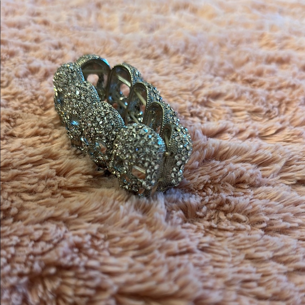 Dazzling Silver Skull Statement Bracelet - Picture 4 of 4